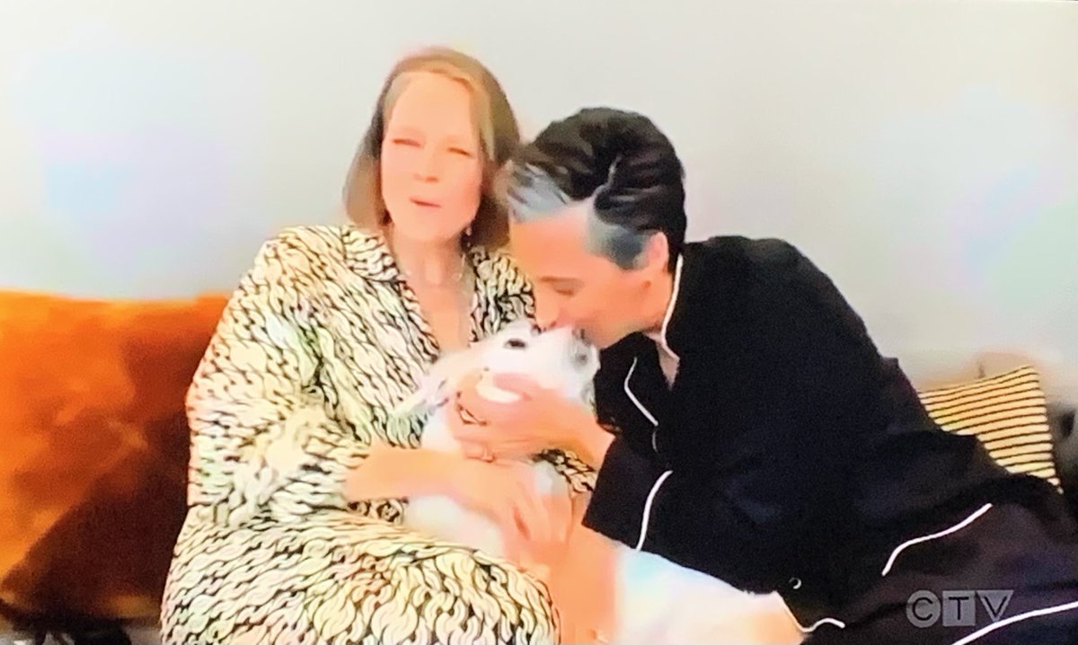 JaneCStevenson's tweet photo. #jodiefoster kissed her wife Alex who kissed their dog ziggy when she won best supporting actress in a movie at the #goldenglobes. #pjsrule https://t.co/WwAIKMjrkH