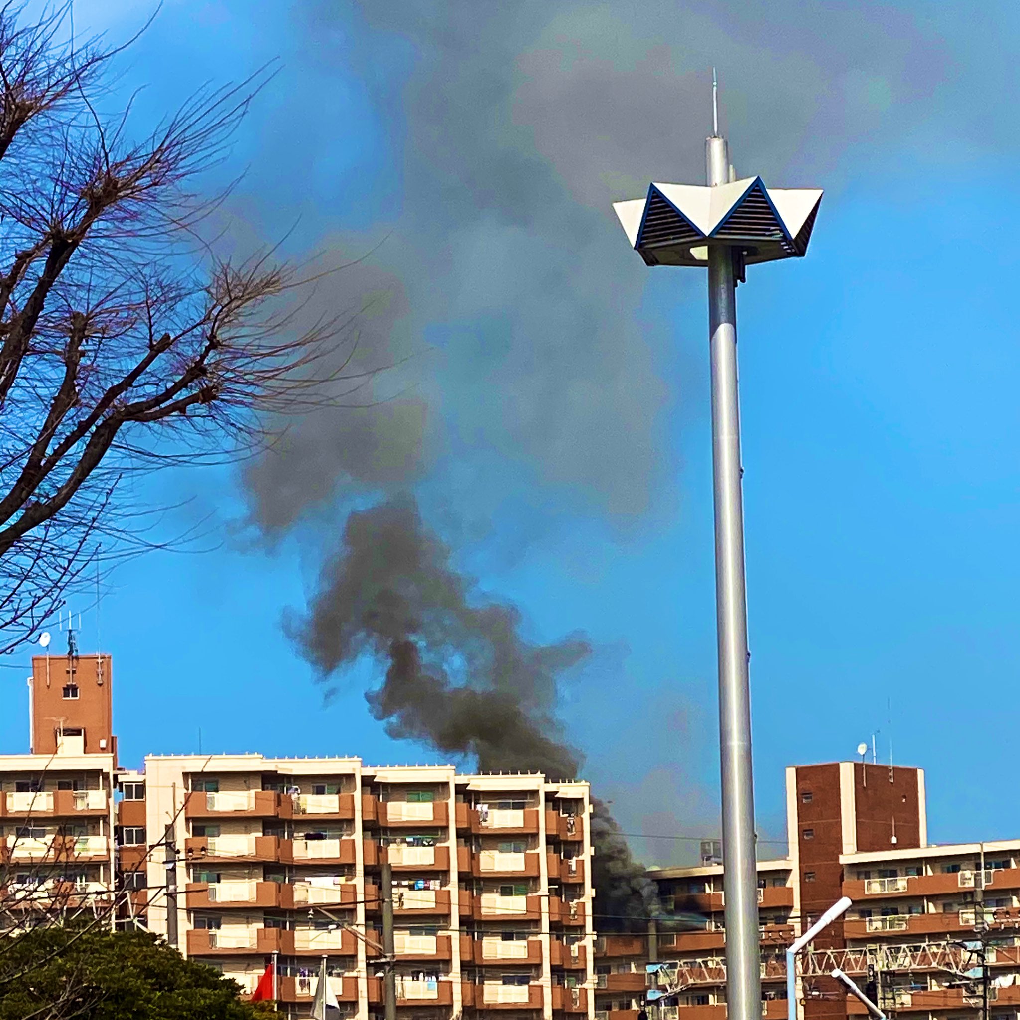 六花 火事 千葉県浦安市美浜5丁目 京葉線 新浦安駅の近くのマンションで大規模火災 駅前が臭い 3月1日 T Co Lrwav6agkj