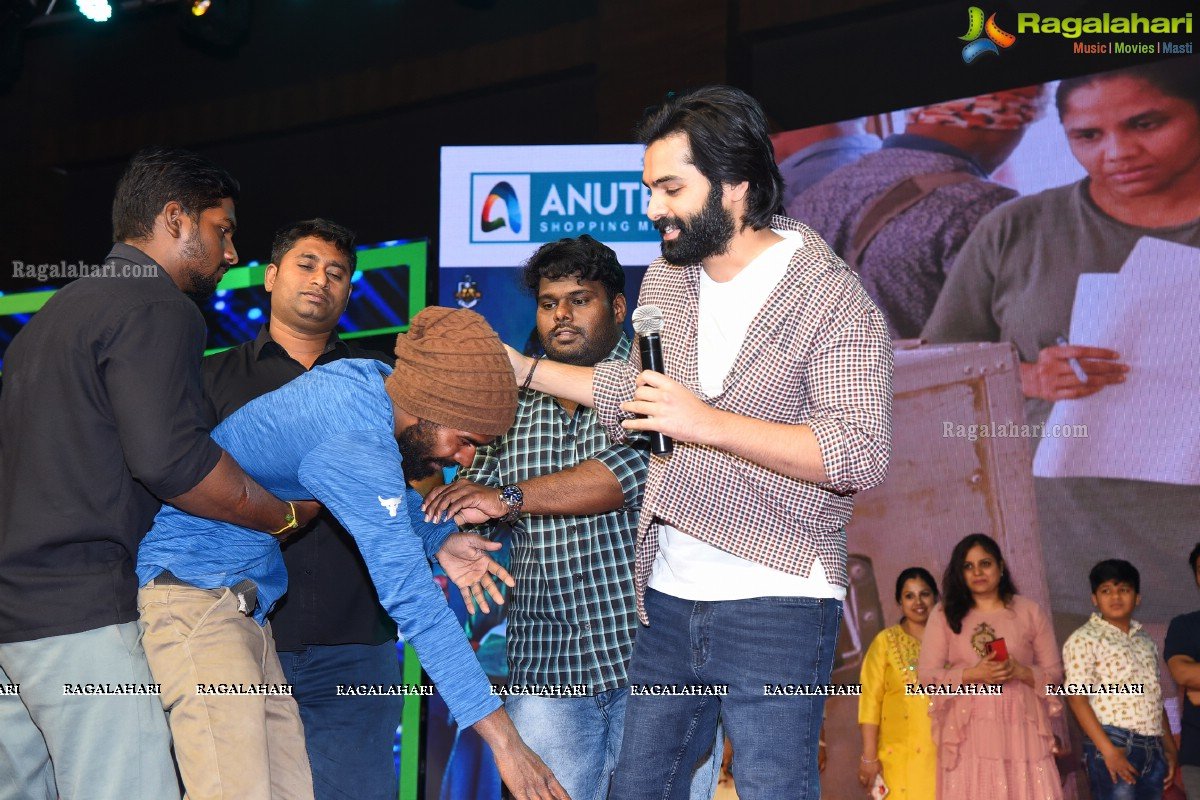 IamKedariSai's tweet photo. Fan Boy Fan Girl Moment 🖤🤩

@ramsayz 🕺

#A1Express #RAPOforSK https://t.co/b8EfUpvFpH