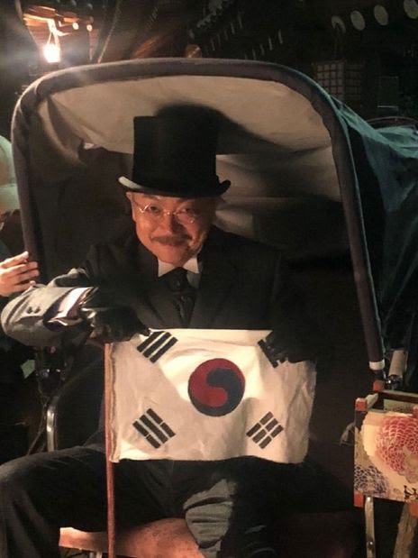 평소 개지랄을 떨며 조선을 팔아먹어도, 오늘만큼은 잠시 내래 일탈해도 되지 않갔니. 고 일본 아새끼들한테서 이 조선 땅을 지켜내고자 지 목숨까지 던져가며 사라져간 수많은 무명의 투사들을, 절대 잊지 말라.

#삼일절 
#대한독립만세 
#Remember1919
#독립운동 pic.x.com/Yb3vKjLvY3