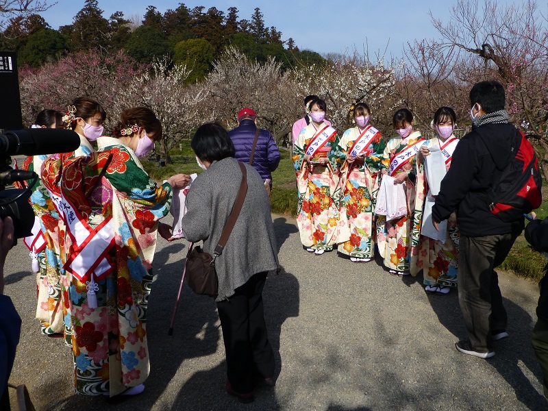 H 梅大使 Etiketa Sto Twitter