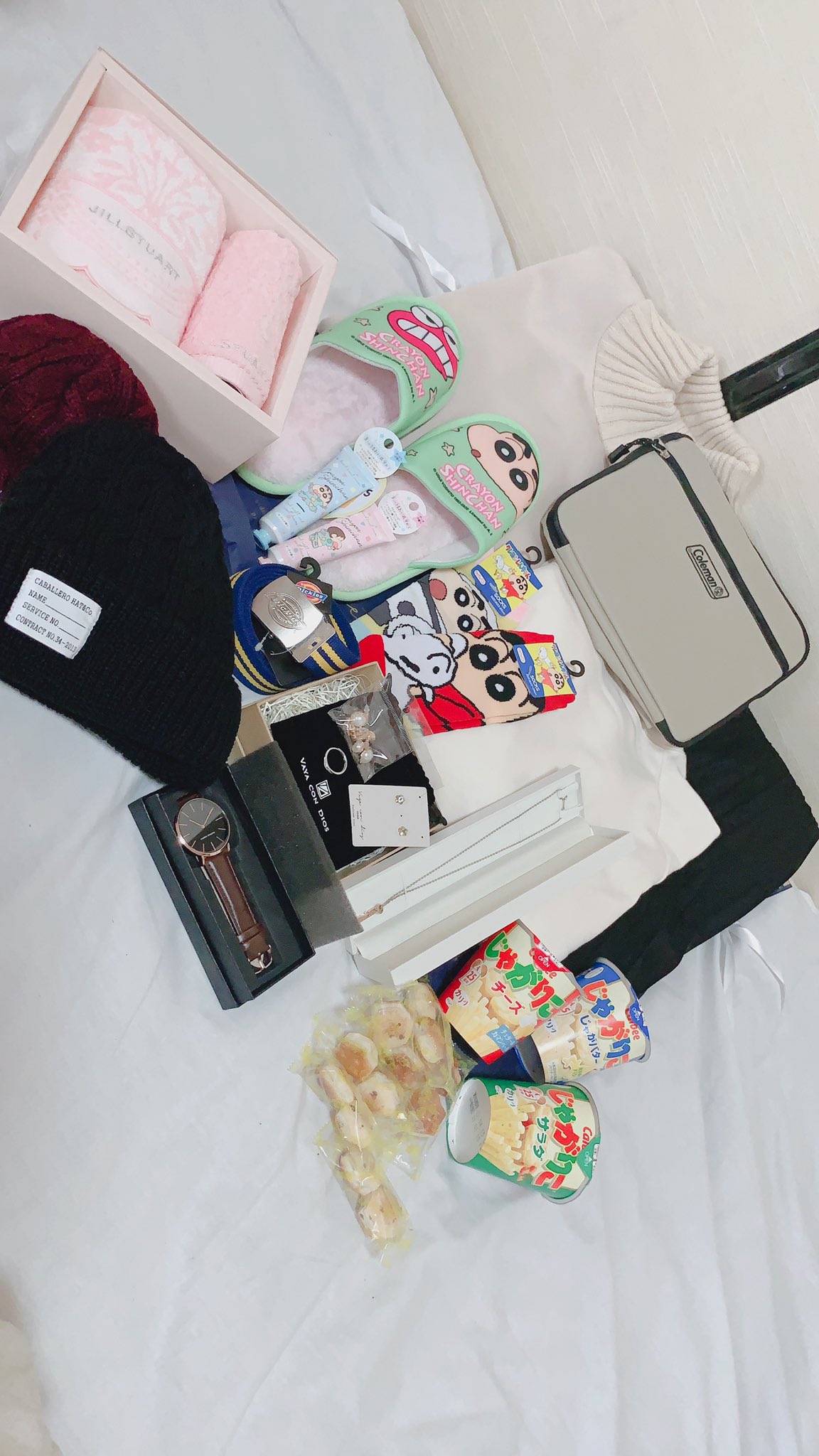 とわの助 初めてこんなに誕プレを貰いました てか 付き合ってる人から貰ったの 初めてじゃね って思ってる ありがとう くじ引気めっちゃたのしぃ ง ౪ วｳｷｳｷ Nao 1695 誕生日プレゼント 歳の数だけプレゼント T Co