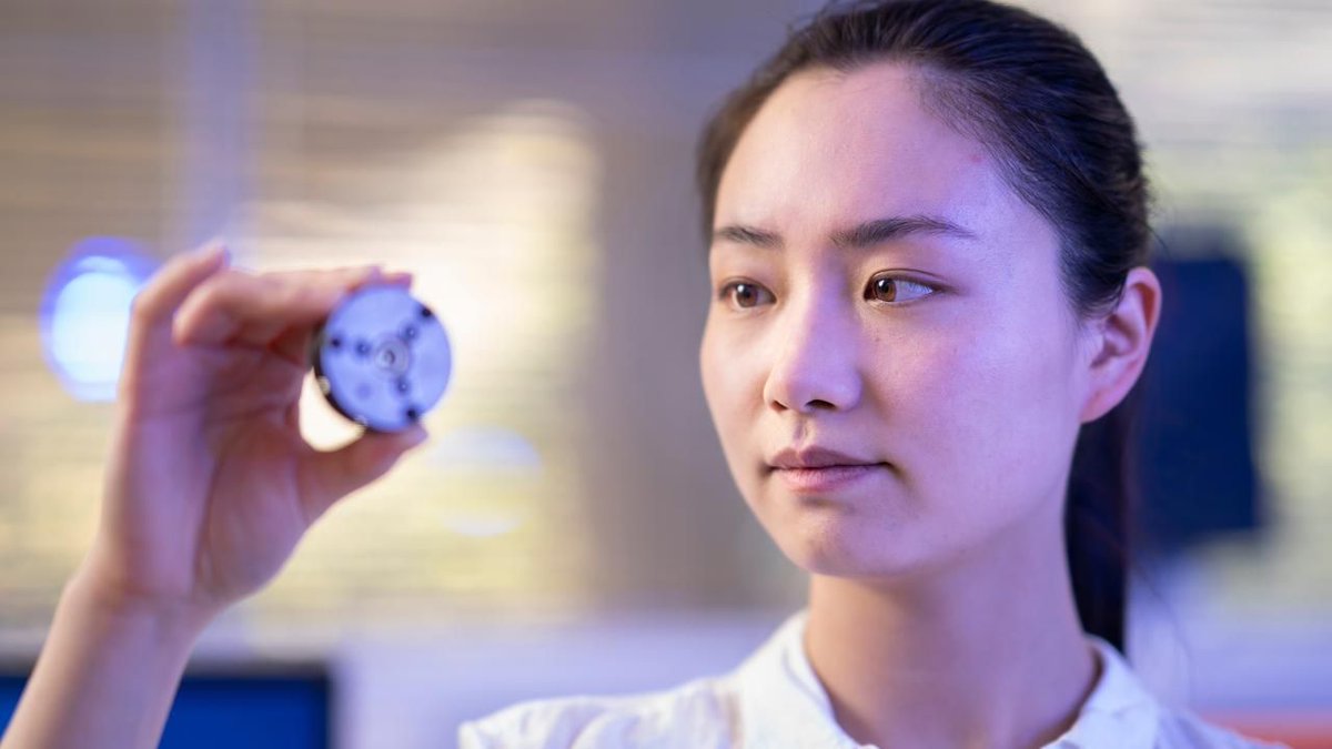 handson_science's tweet photo. Science news: 

This week we are featuring a fantastic article by KidNews titled ‘Like Superman: Aussies making diamonds in minutes at room temperature in a lab’. 

Check out the link below!

https://t.co/SOj4nhuGxP https://t.co/baan20wxEP