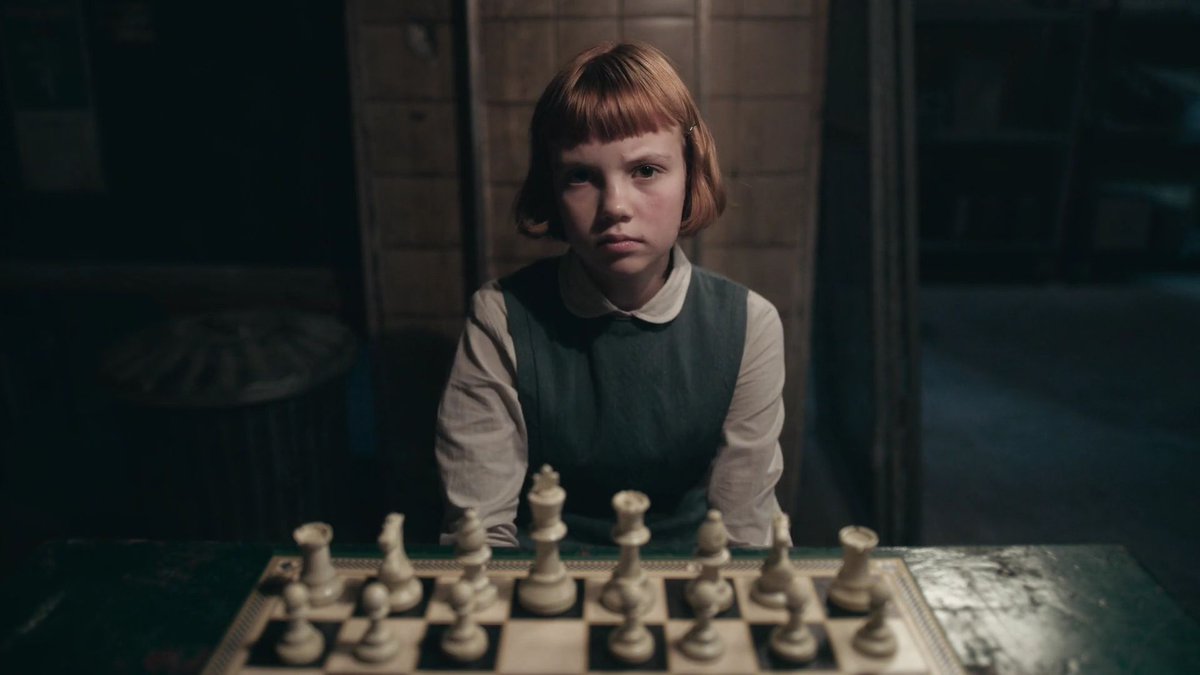 Ход королевы сериал нетфликс. Ход королевы сериал нетфликс. Кристина полгар. Фильм про шахматы ход королевы. Королева катве фильм.