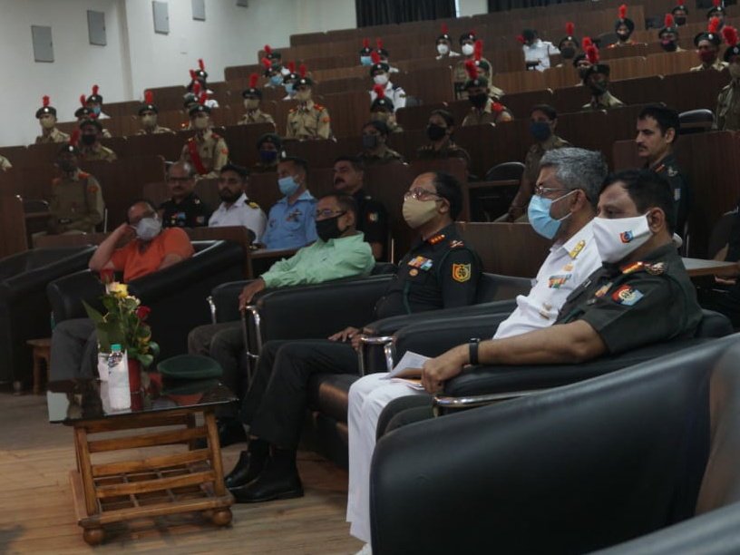 HQ_DG_NCC's tweet photo. #NationalCadetCorps 
DG NCC Lt Gen Tarun Kumar Aich, AVSM, during his visit to Odisha State Directorate interacted with VC VSSUT and VC Sambalpur. University. He also felicitated ANOs and cadets for their achievements.
@SpokespersonMoD https://t.co/DjR1zcjuai