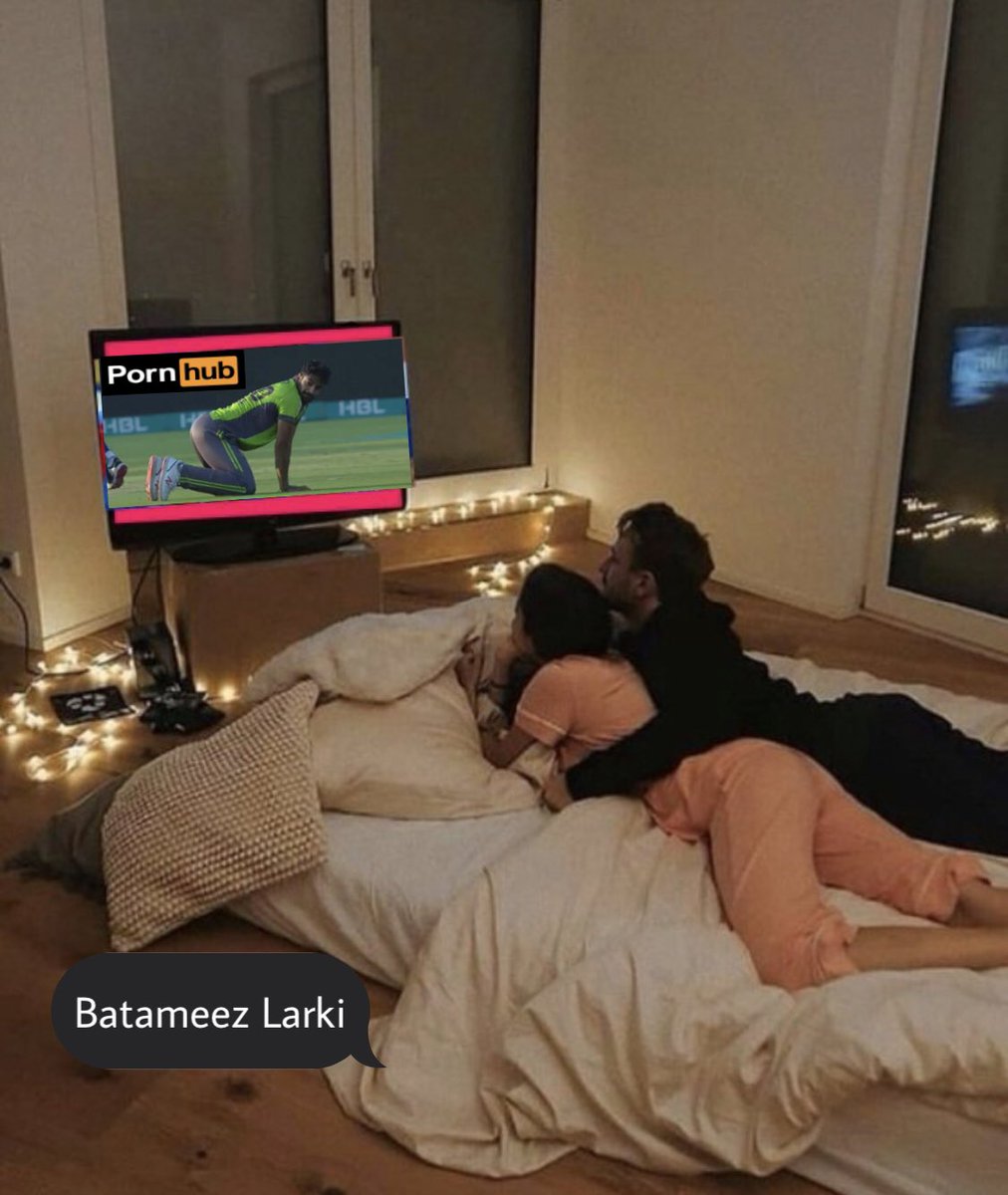 batameeZLarki1's tweet photo. Yeh checke kr mein ne tujhse achi banai khoti 😜😬😜😂😂 https://t.co/pYRwtR1w15