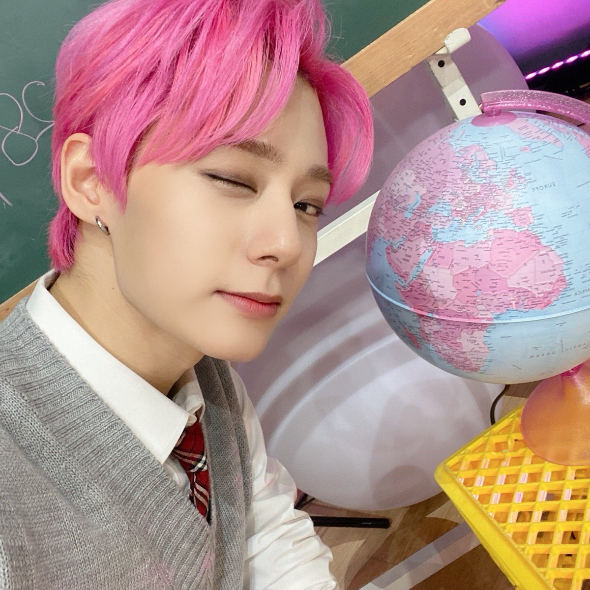 official_ONEUS's tweet photo. [#환웅]
어제 함께해 준 달님들 너무 고마워요!
모두들 즐거운 기운 쭉 가져가면서 
오늘도 즐거운 하루 보내길🌙💖👍 https://t.co/PDN9oP002W