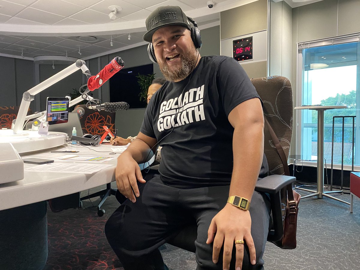 KayaOnAir's tweet image. Good Morning &amp;amp; Welcome to #KayaBreakfast with @davidosullie @Thabi_Sik @JasonGoliath

Lots to win today on the show. 06:50 &amp;amp; 07:25 is competition 🎉

07:10 @vumilemsweli talks red flags to lookout for when job hunting

07:50 Dr. @sthembete talks SA moving to #AlertLevel3