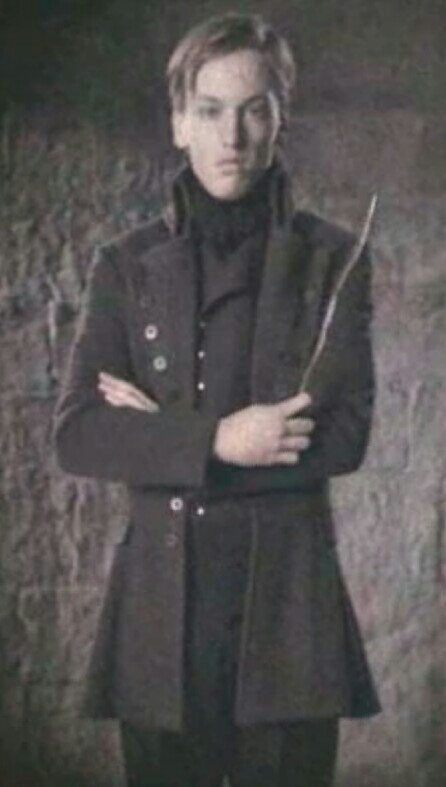 VersatileDarkW6's tweet photo. @Theaugurey_ 🎻Hello https://t.co/cHIfZI0GvS