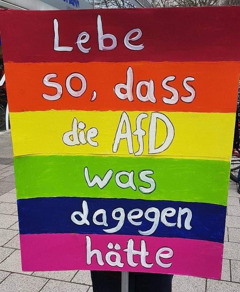 Guten Morgen🙂 #Servicetweet um dort anzuknüpfen wo NiemalsD am Wochenende aufgehört hat als er seinen Twitter-Account deaktiviert hat. #noafd