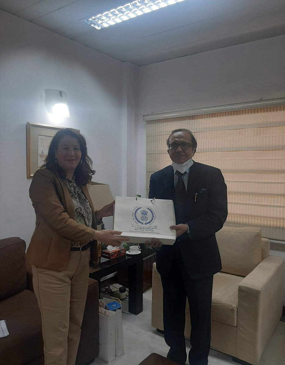 H.E. Mrs. Hayet Talbi Bilel, Ambassador of Tunisia to India, called on Amb J.S. Mukul, Dean SSIFS, to discuss issues of mutual cooperation and training related matters.