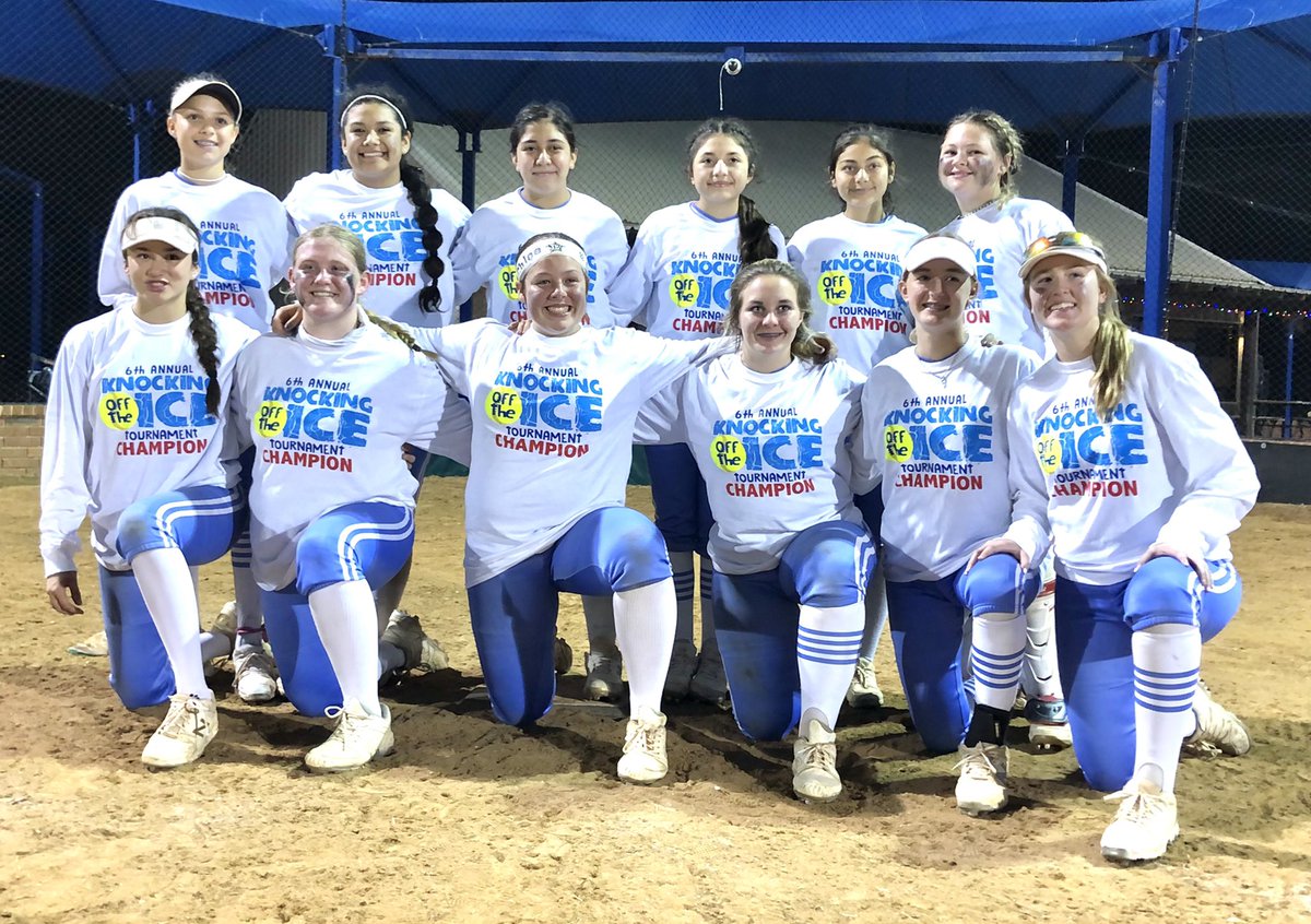 KinleyKeller33's tweet photo. So proud to be a part of this group! We collected 4 HRs for the team today! 💪🏽 #undeated #champs #alwaysworking @Bombers_Cruz @bombersfs @ExtraInningSB @Los_Stuff @BBOS_Nation @FloSoftball @SAProfileCard @FastPitchNet @ImpactRetweets https://t.co/k3tc180WQ6