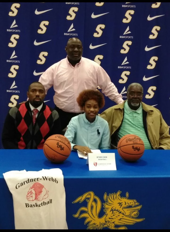 ChiffonHodge's tweet photo. Earth has no sorrow that heaven can't heal!! This hit hard for the family! I know God doesn't make any mistakes. Take your Rest cousin!!🕊️🕊️
@coach_hodge9988 @sumtergamecocks
💛💙
#Minister #Tbone #family #mentor #leader #friend https://t.co/61m5b0f67M