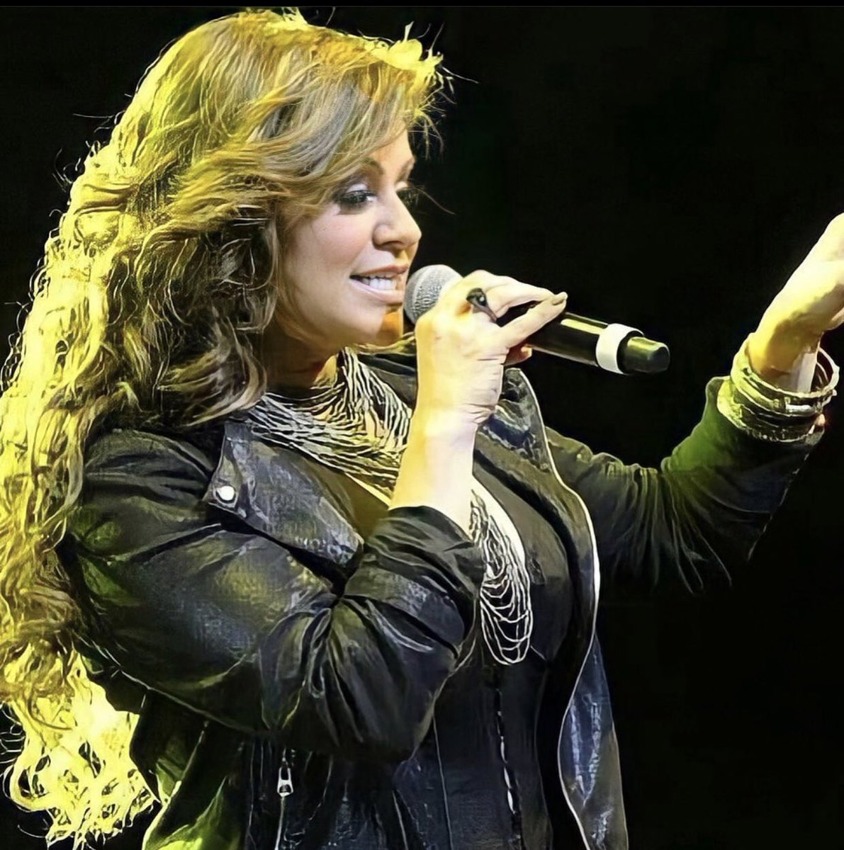 DInfartaaa's tweet photo. #Regresa en #Voz! 

Mis #Adoradas #NotitasMusicalaaas nuestra #Querida @jennirivera regresa con #NuevoSencillo este #Próximo 19 de #Marzaaa! 😍😍😍😍
#deinfartaaanews #newsingle #jennirivera https://t.co/iJ0m6O5bI4