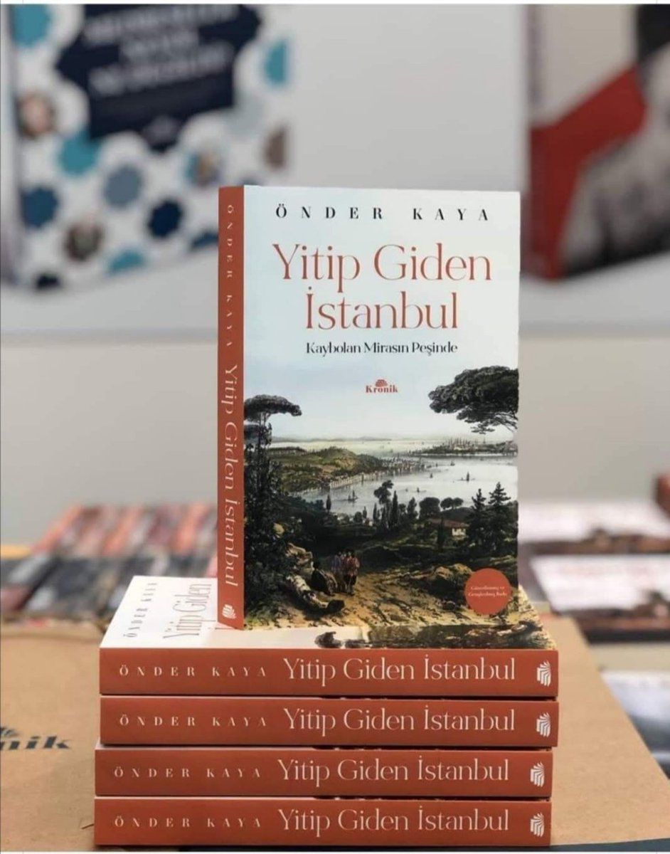 Doğma büyüme İstanbulluyum. Çok şey gördüm sayılmaz. Epi topu 46yıl. Hayatım suriçinde geçti. Ama bu süre bile radikal değişimlere şahit olmama yetti. Bu çalışmamda daha çok 19.yüzyıldan bugüne İstanbulda değişen sosyal yapı ve yıkılan yapılara odaklanmaya çalıştım. <a href="/KronikKitap/">Kronik Kitap</a>