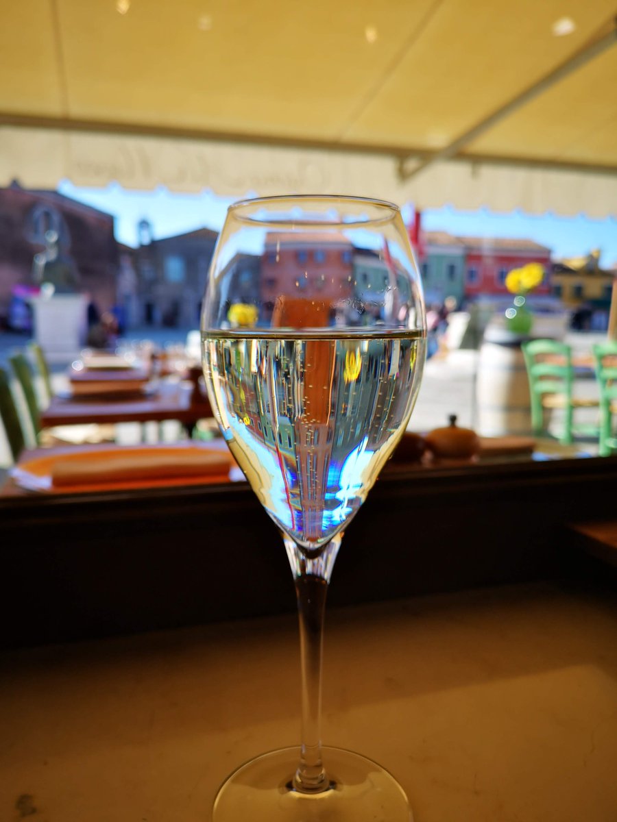 Happy New Year #Venice!
And while we wait to reopen (very soon, we promise), let's raise a glass of bubbles to toast the Venetian New Year!
Cheers!

#osteriaalmuseo #burano #venicegram #instavenice #instaburano #buranorestaurant