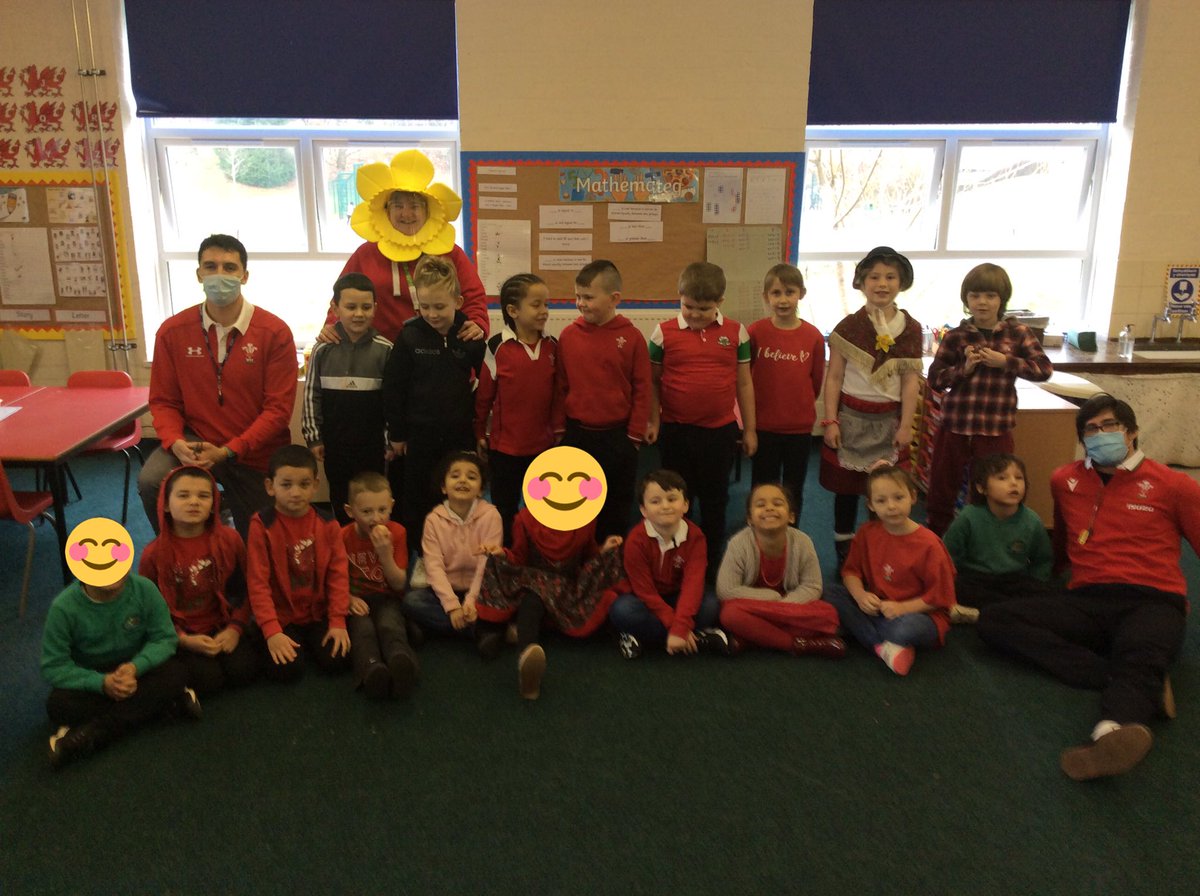 Springwood_Prm's tweet photo. #springmonmouth enjoying St David’s day. #DyddGŵylDewiHapus https://t.co/Dz7rYSGEU1