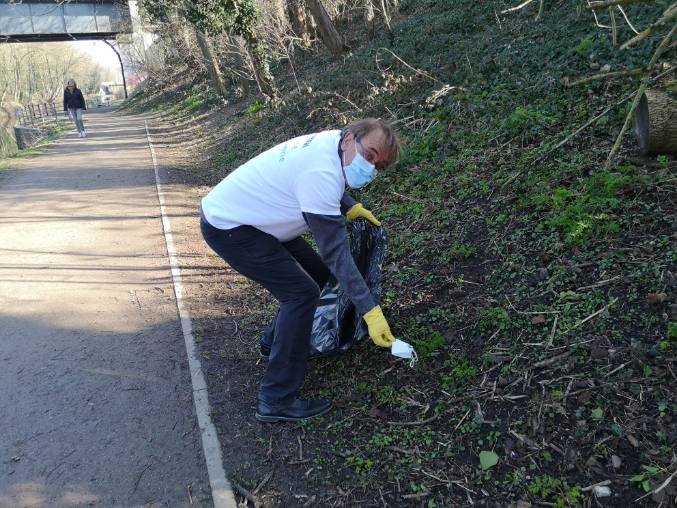 ODelobel's tweet photo. 👊 Ce dimanche matin avait lieu notre 2ème opération #NettoieTonQuartier.
C'était au tour des berges du Canal de #Roubaix  d'être nettoyées par @WCitoyenne! 🌿🌍♻️

@TeamPlanete
#masque #masquejetable #gestesanitaire #Wasquehal #cleanup #cleanupchallenge #cleanupcrew https://t.co/QzgUChkX5r