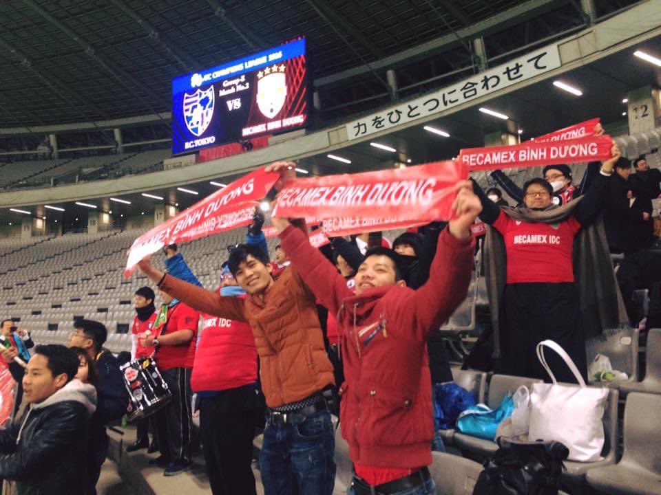 ひらっしゅ ビンズン ベトナム 5年前の3 1は我らがべカメックス ビンズンfc Bfc がaclに2年連続で出場し Fc東京との 味の素スタジアム 完全アウェイの中でも0人くらいのベトナム 応援団を結成 あれから5年 泣かず飛ばずのbfcですが今年は優勝して ひらっしゅ ビンズン ベトナム 5年前の3 1は我らがべカメックス ビンズンfc Bfc がaclに2年連続で出場し Fc東京との 味の素スタジアム 完全アウェイの中でも0人くらいのベトナム 応援団を結成 あれから5年 泣かず飛ばずのbfcですが今年は優勝して