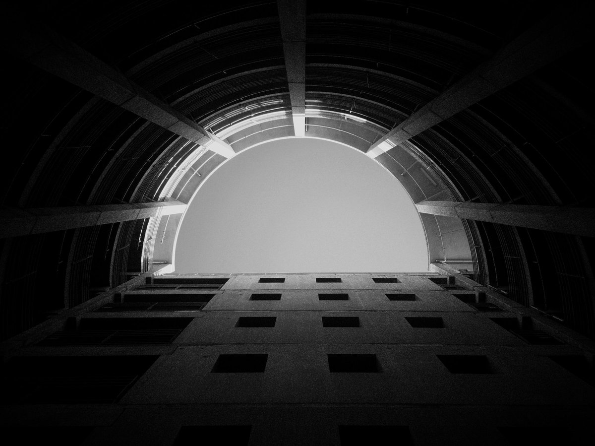 bo47nielsen's tweet photo. Look up! #bwstyleoftheday #mitkbh #Bo47 #blackandwhitephotography #Bo47nielsen #androidography #smartphone #Copenhagenbible #bnw_captures #Justwalkedby #bwbeauty #copenhagenlife #bw_photooftheday #instandroid #mitkøbenhavn #monochrome #androidinstagram #kbh_deluxe #delditkbh https://t.co/wmEHhb5lfp
