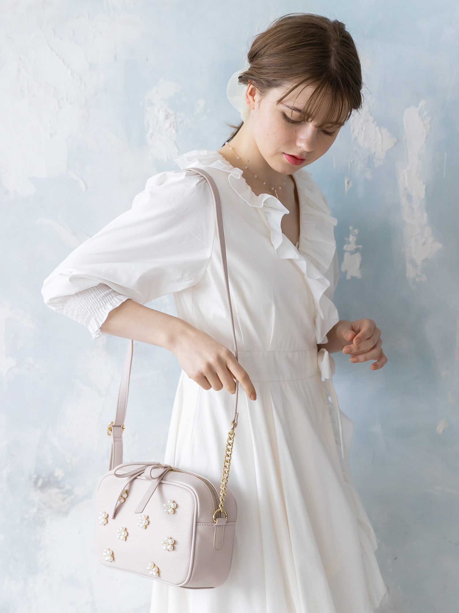 𝘏𝘖𝘕𝘌𝘠 𝘚𝘈𝘓𝘖𝘕 𝘰𝘧𝘧𝘪𝘤𝘪𝘢𝘭 New Arrival フラワーパールスクエアショルダー お花の形のパールがポイント 長財布が入るショルダーバッグ 柔らかい合皮なので荷物の出し入れがしやすいです 公式通販ストライプクラブ T Co