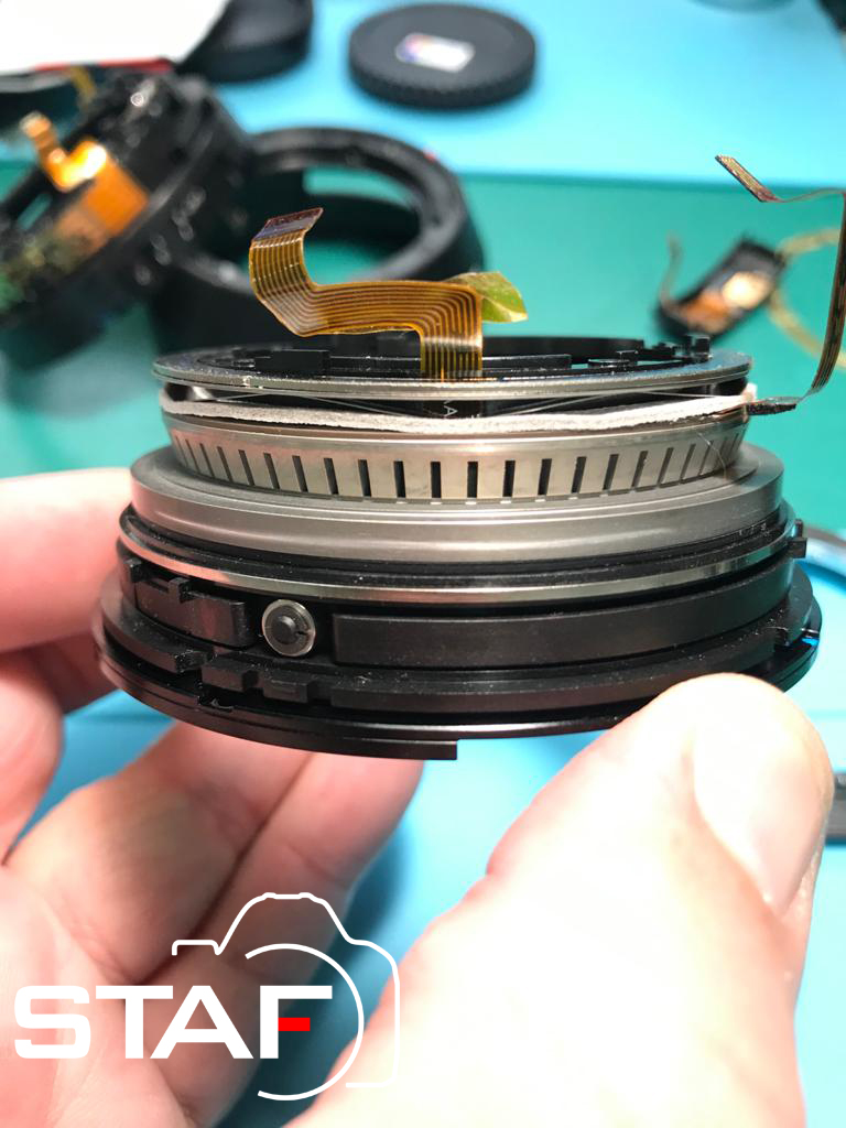STAFpuntoes's tweet photo. TAMRON 24-70, posible golpe o al forzar la zona de AF estando en modo MF.

#fotografía #camera #camerarepair #photo #canon #sony #camerarepairservice #nikon #olympus #ricoh #fujifilm #fotografosespaña https://t.co/crwjtafE7U