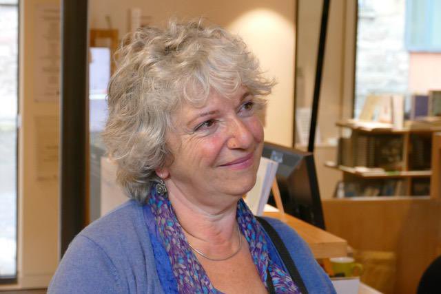 OutsideMusicBox's tweet photo. Join us this week with Annette Isserlis, violist with @theoae, who talks about 17th-century music by Gibbons and Purcell, starting out as a ballet dancer, and being swept up in the experience of collective music making. 🎻💃😍 https://t.co/PPUSnDEKIa