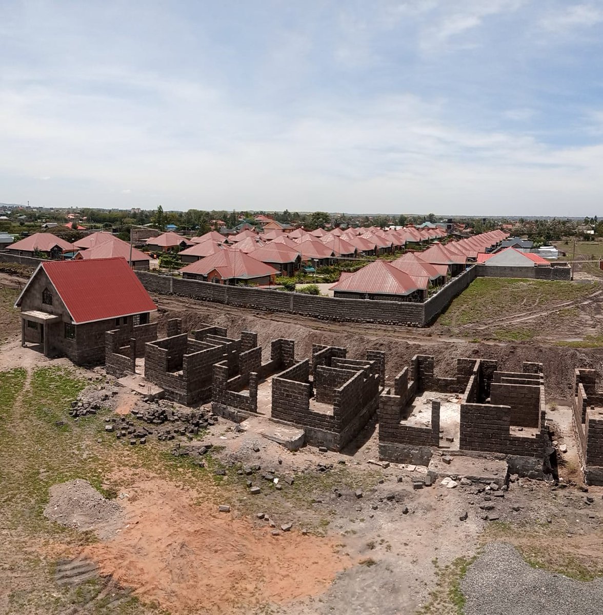 CommonwealthH18's tweet photo. @AbsaKenya CHG believes that safe and decent homes are fundamental for families to forge paths out of poverty and realize better livelihood. Currently working on a self-build housing project in Kamulu aiming at resettling 25 families from Korogocho slums.
#WallOfPossibility https://t.co/ZGTsu3DKpH