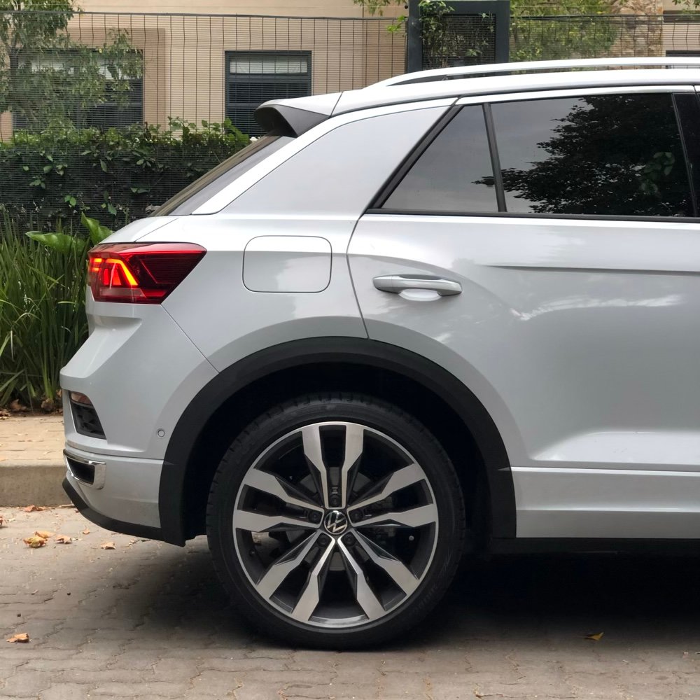SpikeTheCarGuy's tweet photo. Day 3: Impressive drive from the @volkswagenSA T-Roc’s 2.0 4-cyl turbo. 140kW/320Nm, 7-speed DSG.

4MOTION all-wheel drive has selectable modes for extra versatility, but ride setup is surprisingly hard. Adaptive cruise control an option.

#vw
#troc
#5DayTest
#EatSleepDriveRepeat https://t.co/kIc7RINaox