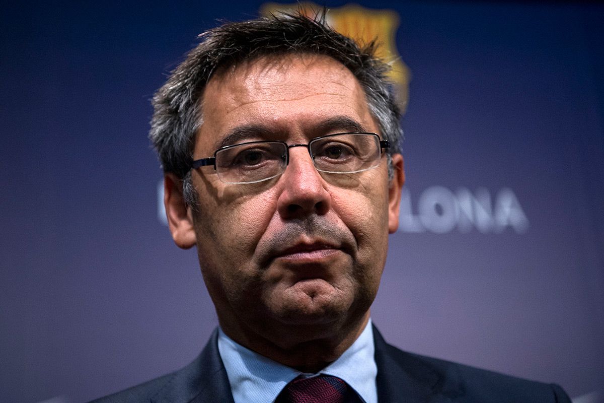 futbol_fantasy's tweet photo. Bartomeu ha sido detenido por trollear por las redes sociales.

No hagas como Bartomeu, no te crees perfiles falsos y sé amable con los otros usuarios. https://t.co/4ehQRXBiy9