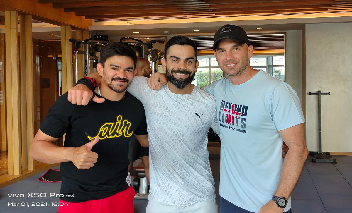 imVkohli's tweet image. The boys who make life hard in the gym but easy on the field🤝👏🇮🇳