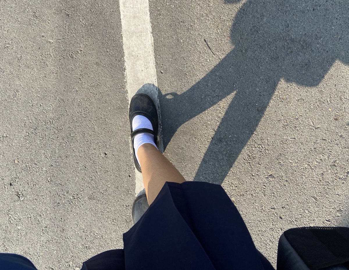 risasasa0118's tweet image. พระเอกโชเน็นอายุ15 : ช่วยโลก เป็นฮีโร่ ใช้ไสยเวท ไปแข่งอินเตอร์ไฮ เป็นทหารสู้อสูร ล้านแปดอย่าง

กูในวัย18 : ถ้าไม่เหยียบเส้นขาวเราจะตกลาวาตายเอานะ