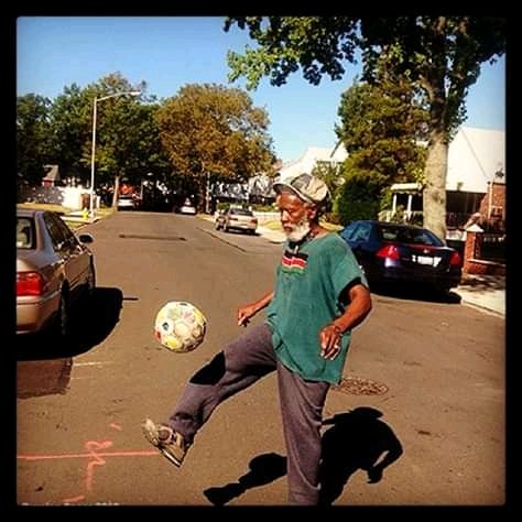    Happy birthday ... Grass Roots ikuje 