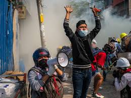 KenRoth's tweet photo. On Sunday, "Streets in downtown Yangon resembled a war zone," but it was a one-sided "war" because only one side had guns. "The sound of security forces opening fire echoed as live ammunition and stun grenades were deployed against protesters." https://t.co/RZqJT7gPGY https://t.co/w5fonrWdxY