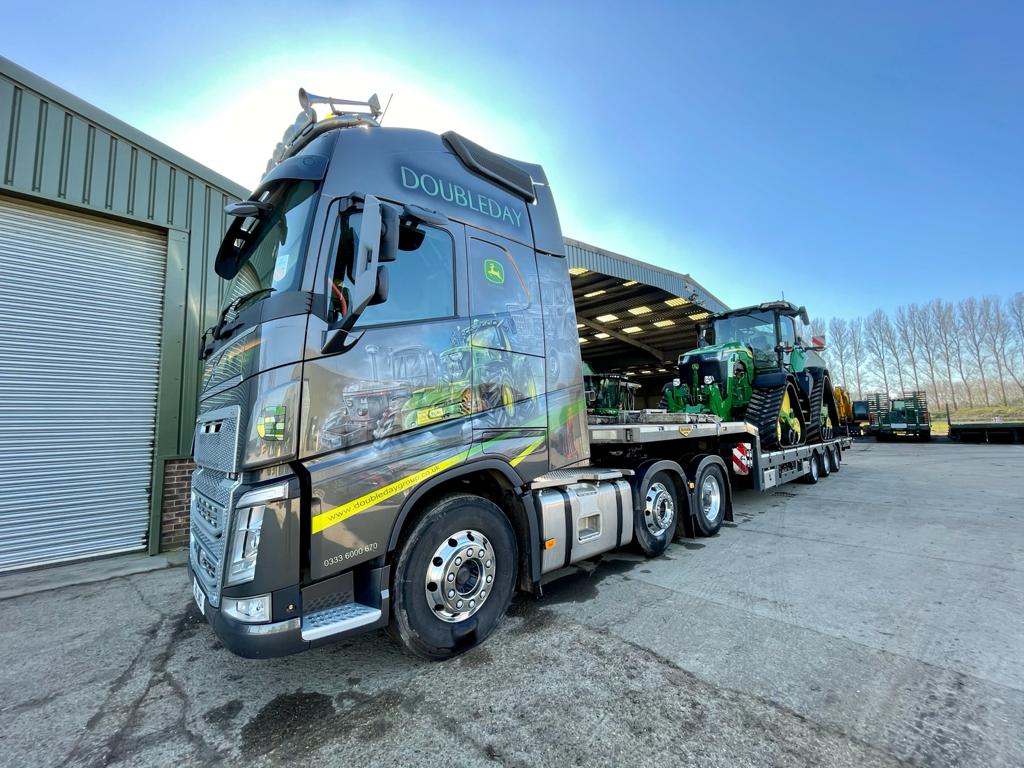 Early start for Andy &amp; the Doubleday lorry this morning, delivering this John Deere 8RX 370 to its new home! #TheSoilSpecialist #DeliveryDay #21Plate