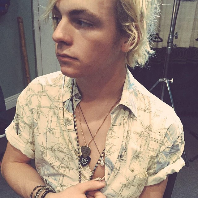 r5 necklace and bracelet