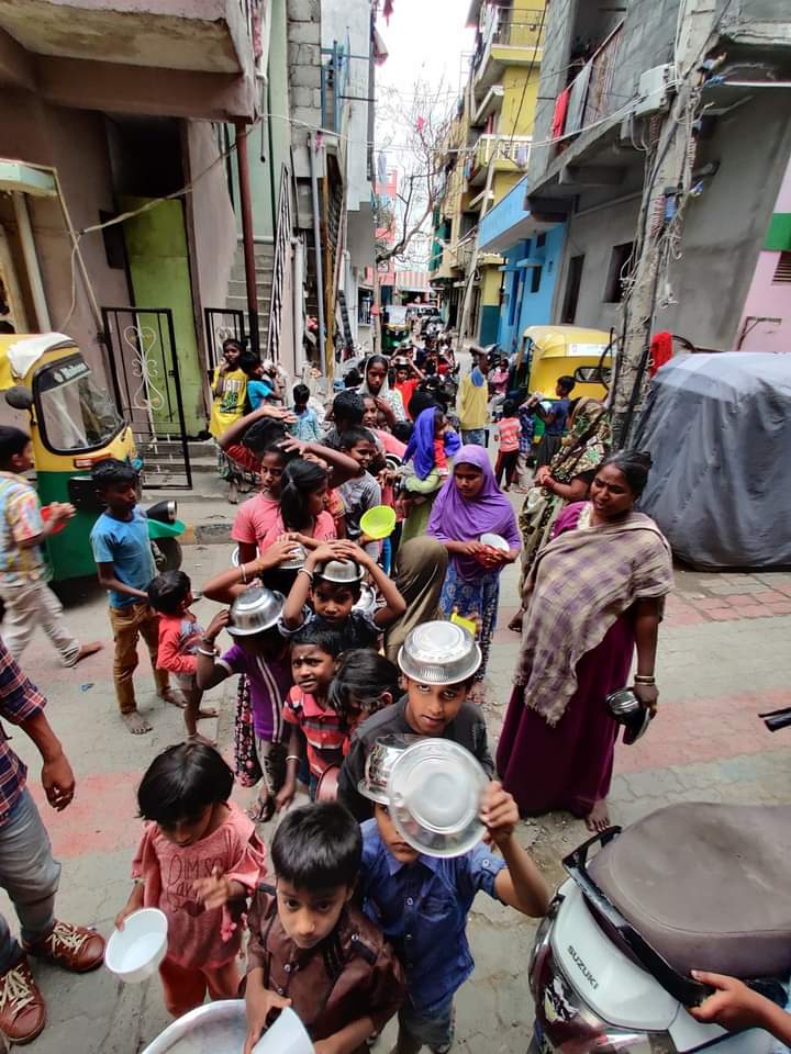 shareef_shama's tweet photo. #ZOMATO CSR ACTIVITY IS ON.❤
@zomato
@BangaloreMirror

500 MEALS per day will be picked up &amp; delivered across the slums in &amp; around Blore for 6 months . IN SHA ALLAH . https://t.co/en80wljFMI