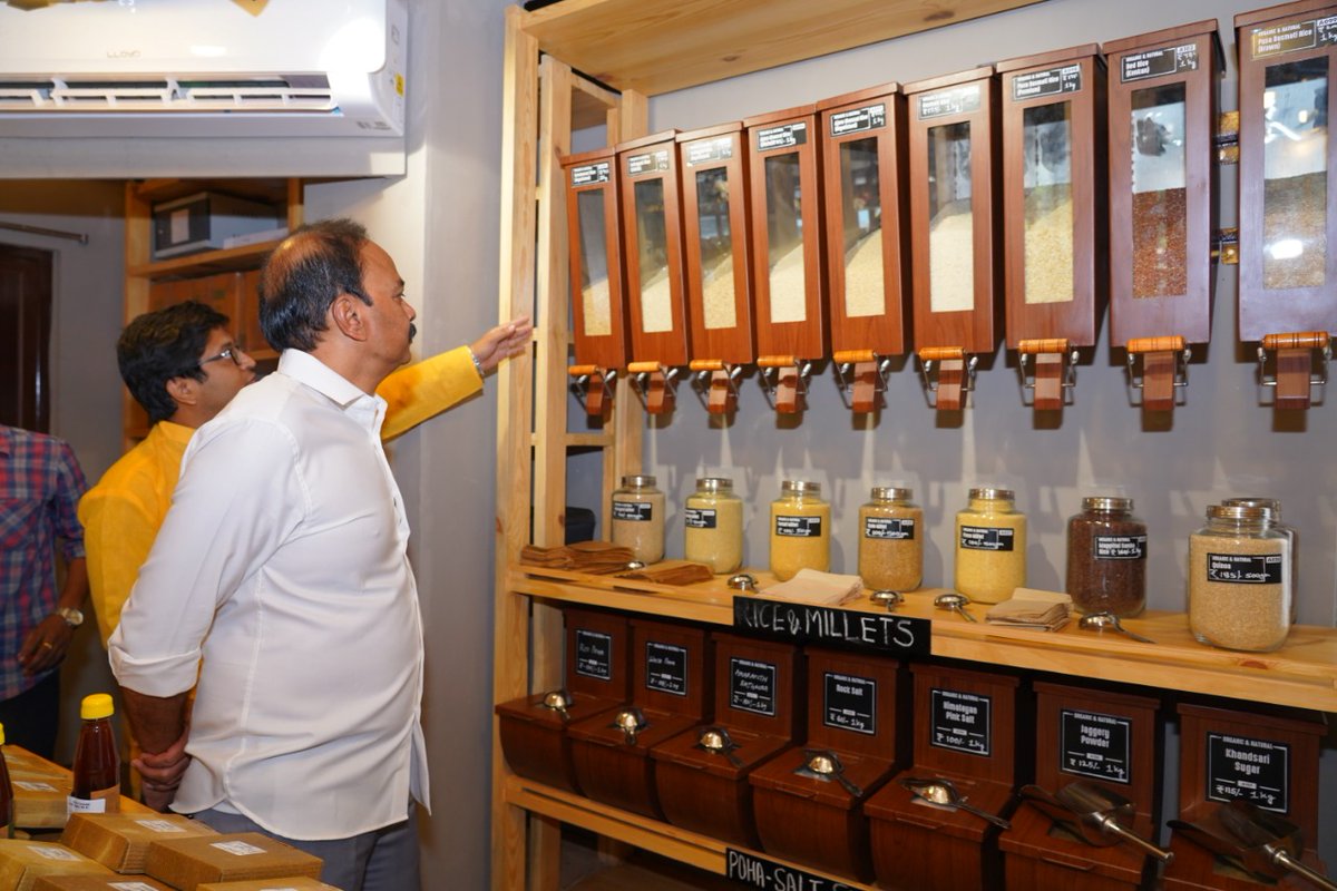 DrRanjithReddy's tweet photo. Another "first"giving fillip to Hyderabad's growing image as a eco friendly driven city. Denizens now have the option to shop "wastefree". Our city is home to Adrish, India's first zerowaste organic store offering wide range of organic vegetables, fruits, groceries, kitchenware. https://t.co/qBTGTO4mj8