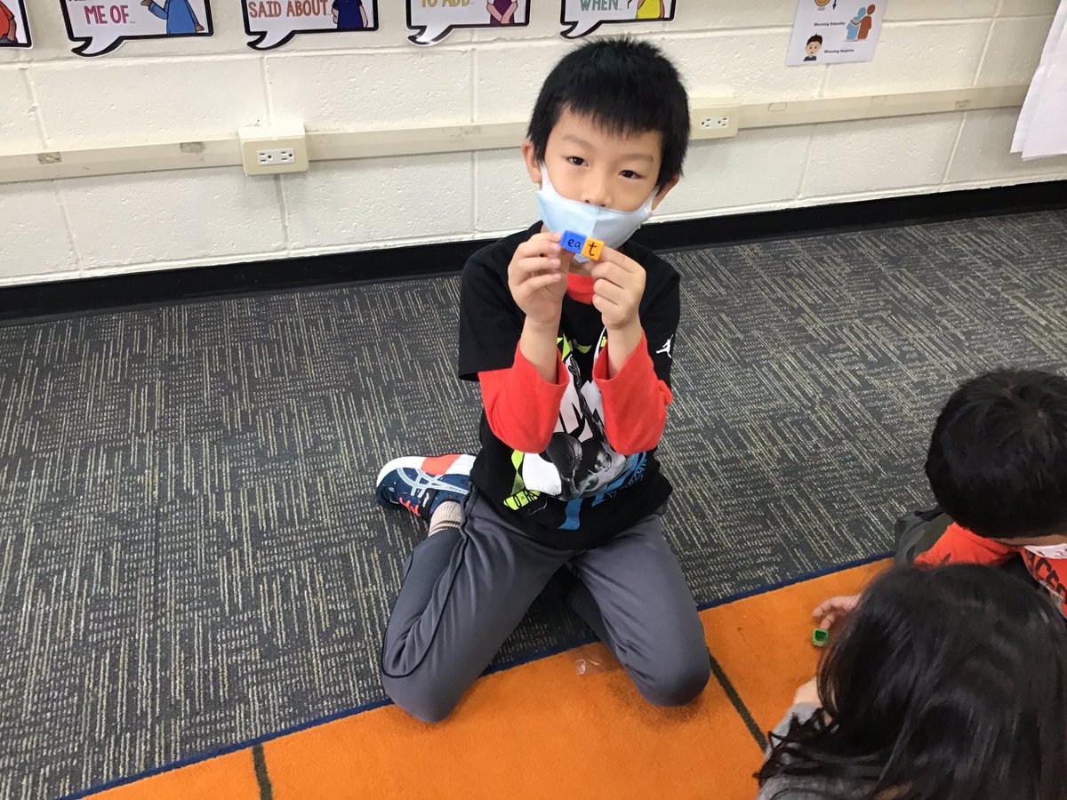 DBullio's tweet photo. Students becoming Word Builders in our new phonics unit! #TCRWP https://t.co/b9a3SZS203