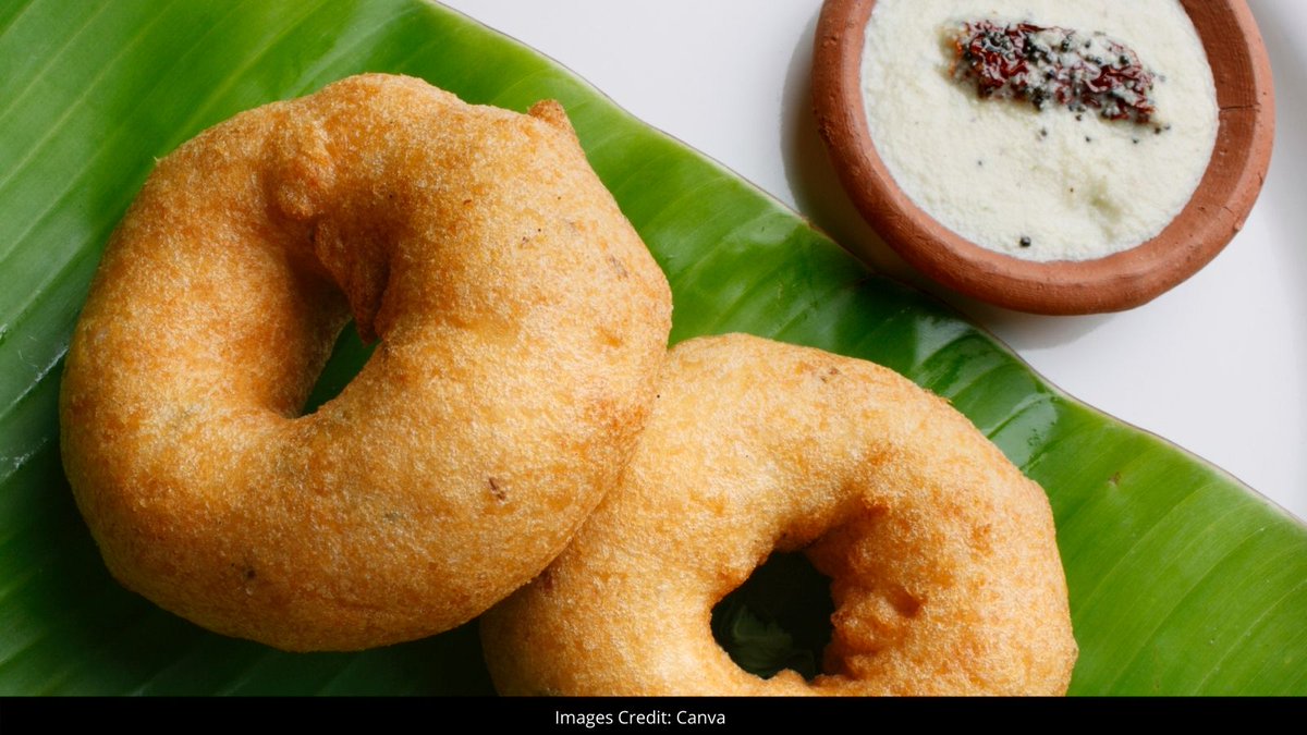IndianFoodZone's tweet photo. Medu Vada is a popular South Indian dish. It is made from Vigna mungo and in the shape of a doughnut. It has a crispy exterior and soft interior, and you can have it for breakfast.
#indianfoozone #indianfood #indianfoodie #traditionalfood https://t.co/9GgmxRD20p