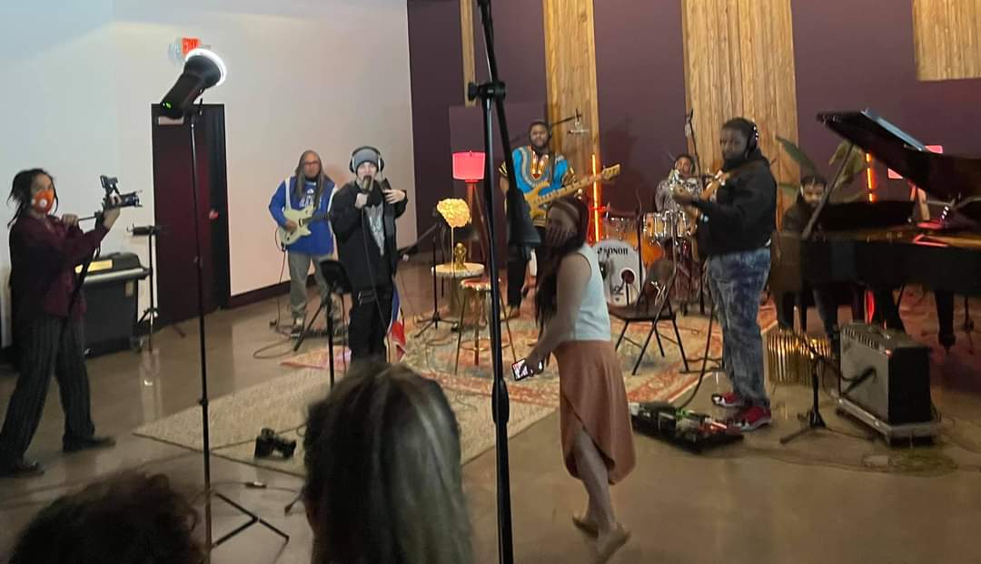 ezmillionsofc's tweet photo. [ 2021.03.01 | UPDATES ]

Taping of hit song  #PANALO by  @EzMil27 for @myxglobal &amp; @ASAPOFFICIAL 💕

#Ezmil #myxGlobal #ASAPNatinTo 
📷: @UsherTurek https://t.co/WXv5F6oeZx