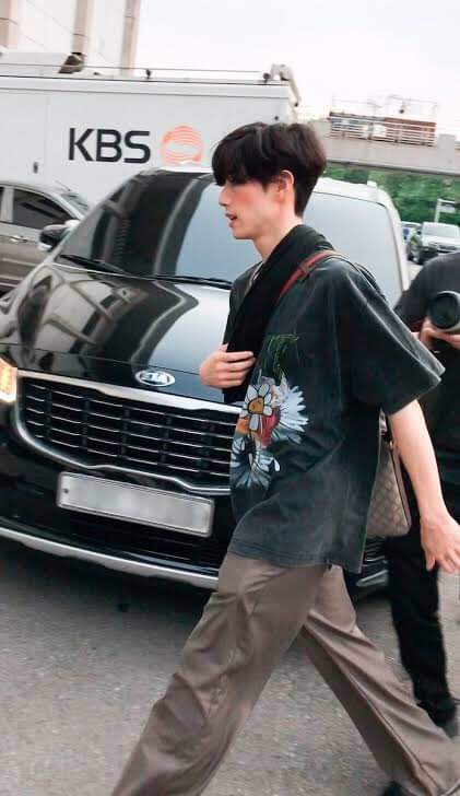 noknoii_ahgase's tweet photo. ใครอยากได้เสื้อมาร์คไว้กอดให้หายคิดถึง
เราจะปล่อยให้
ซื้อมาไม่เคยใส่เลย
(แกะดูเฉยๆ)
ไซส์ L นะคะ
สนใจเดมมา https://t.co/FNkNpzB3d0
