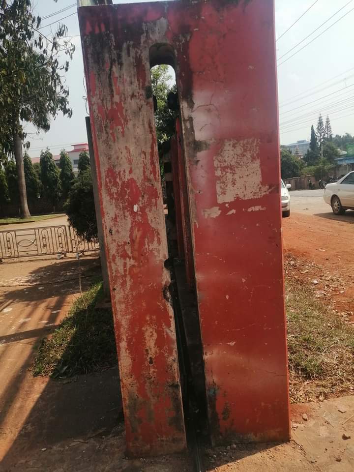 Northern Shan State Lashio police cordoned off the grounds of the Machine Baptist Church around 12 noon and arrested eight people including pastors, inside the church compound.
#WhatsHappeningInMyanmar 
#Mar1Coup