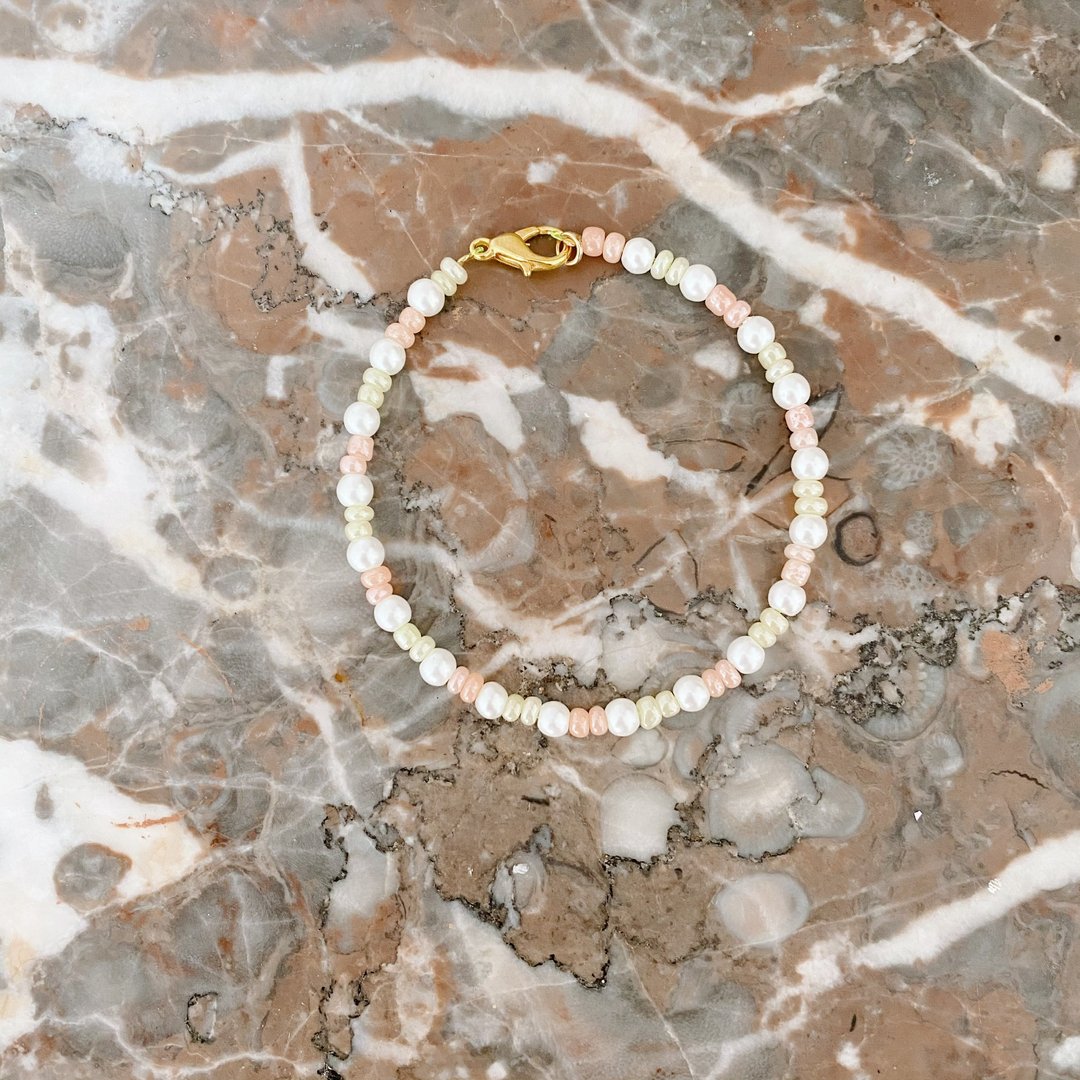 Bracelet Elio
Aux couleurs douces il inspire à la simplicité et à la douceur 🕊 

#jewelstuff #minimalist #handmade #pearls #bijoux #inspiration #handmadejewelry