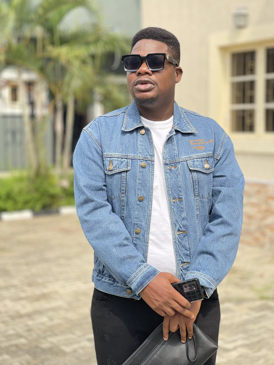 mrmacaroni's tweet photo. Naija Police no dey take eye see fine boy. 🌚
Happy New Month Everyone ❤️ https://t.co/mY3uF0KrNY