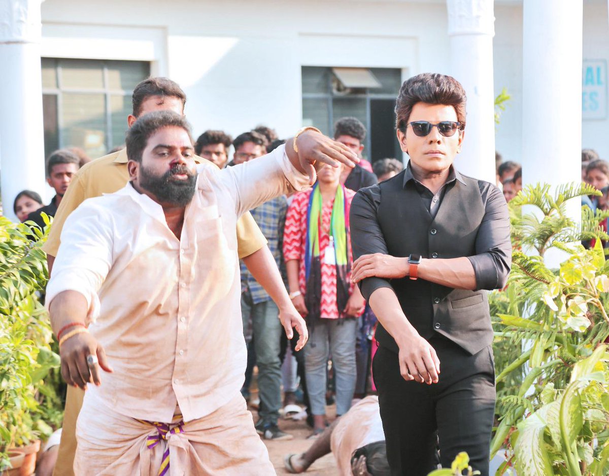 supercinemaind's tweet image. #LegendInAction

Shooting in Full Swing 

#LegendSaravanan film

duo  @JdJery Directorial

@Jharrisjayaraj Musical 
@VelrajR  DOP
@AntonyLRuben Editing 
@moorthy_artdir -Art
@SnehanMNM @pavijaypoet 
 
@jdjeryofficial 
@onlynikil #NikilMurukan
@supercinemaind