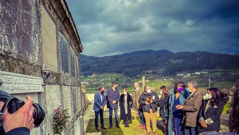 armandorequeixo's tweet photo. Nun seu célebre poema, Álvaro Cunqueiro aseguraba: “pro eu resucitarei, que só volven os que recordan, compañeiros”. Abofé que así foi e que o recordo comunal que onte nos uniu no seu XL cabodano en Mondoñedo nolo fixo máis vivo ca nunca. Velaquí unha galería de imaxes da xornada https://t.co/DPfOEWO4Qn