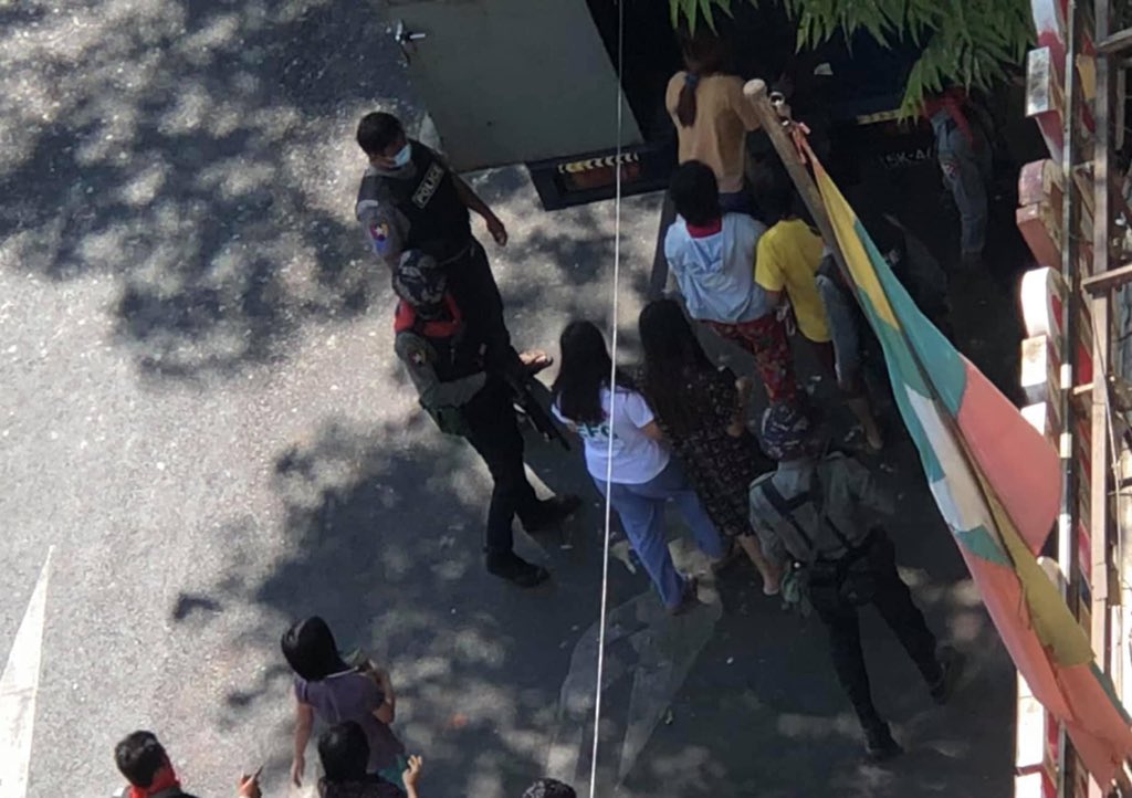 Most girls were arrested in Myaynigone. Please help. 
TERRORIST JUNTA 
#WhatsHappeningInMyanmar #Mar1Coup