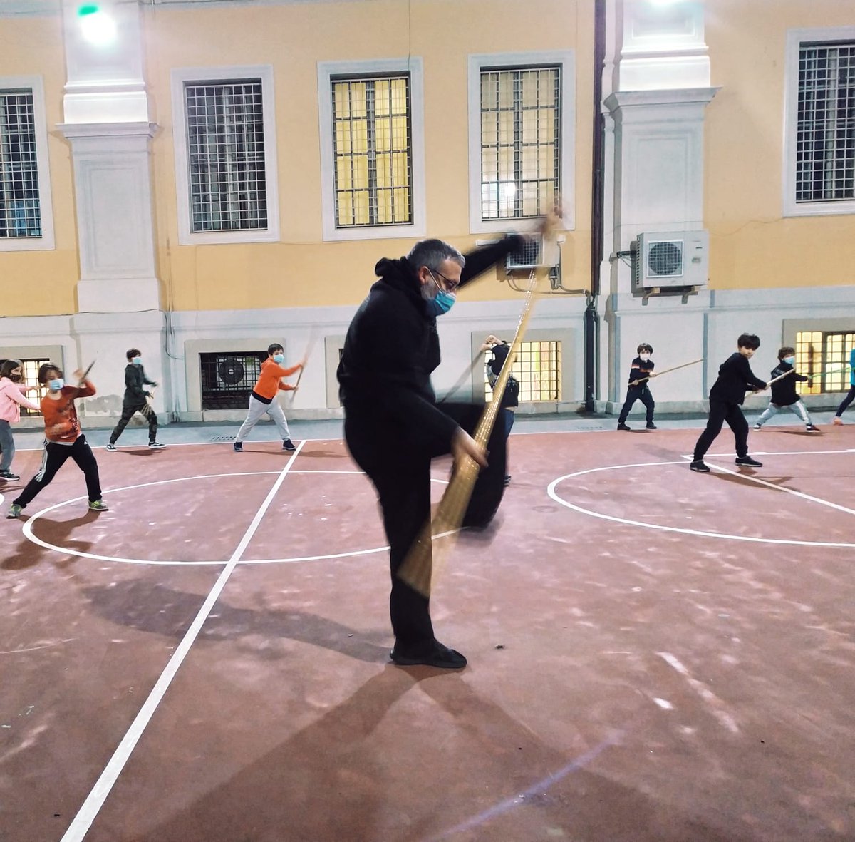 MarcoCapoccetti's tweet photo. Felice Marzo di vita e di lotta!
Buon Gong Fou 
#marcocapoccettiboccia #sevenstarmantiskungfu #chutsingtonglong #mantidereligiosadellesettestelle #kungfuroma #qixingtanglangquan #esquilinomonamour #annodelbufalo #gongfu #kungfu #kungfufighting #kungfukids #kungfuworld #7stelle https://t.co/Pr87rxnIw3