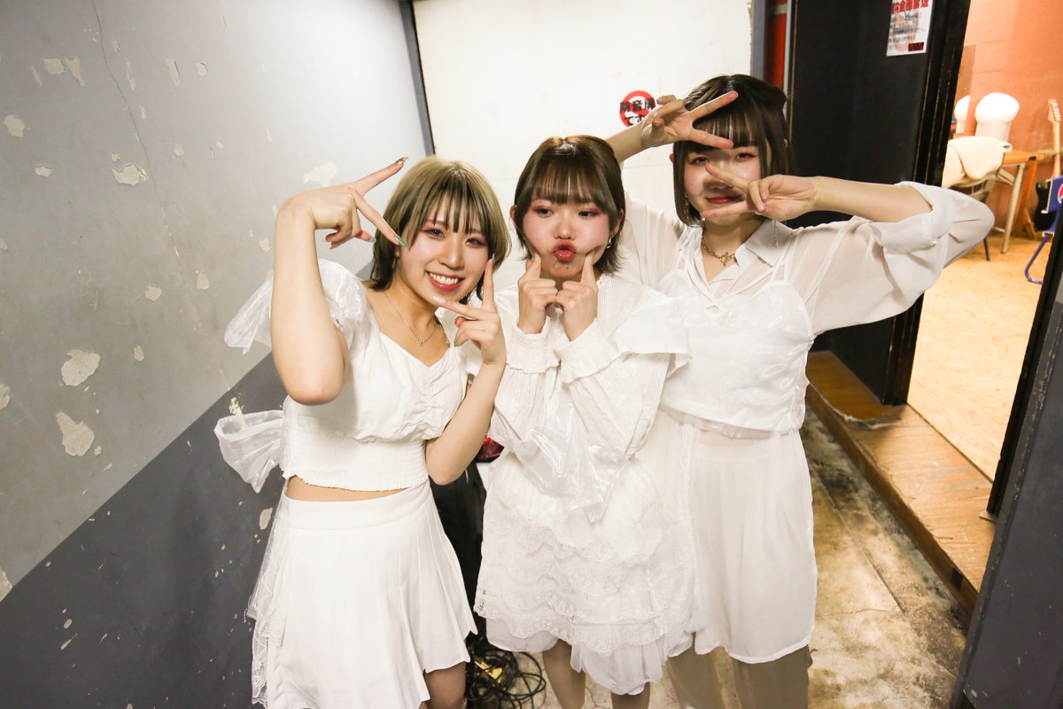 Choco_to_late's tweet photo. 【たくさんの愛をありがとう】
ちょこっと卒業イベント🌸
ご来場のみなさん、今まで応援してくだ去った皆さん、対バンの演者さんやスタッフのみなさん、本当にお世話になりました🥲💗

泣いたり笑ったり忙しく、幸せな1日でした🌈

ライブの様子、この後あげます✌️
photo by チアキさん (@dokizuki ) https://t.co/0lAvgrkhVd